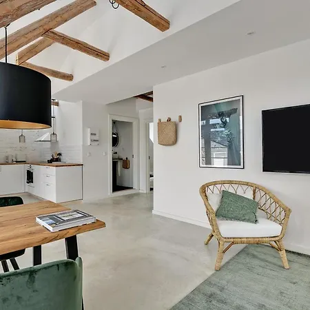 Sunny 1st Floor Апартаменты *